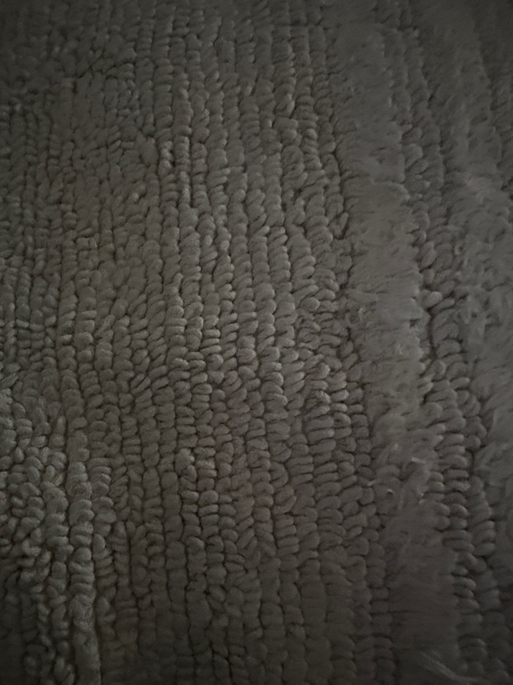 #90 Renau Pull thro topper 
Color Quiet silver brunette